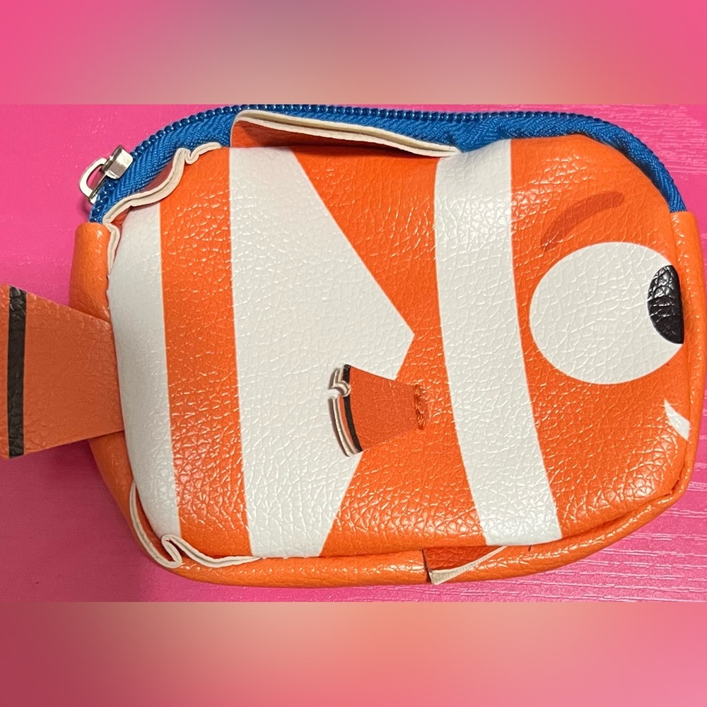 2020 Disney Pixar Finding Nemo Character Coin Pouch Loot Crate Excl. Ltd Series